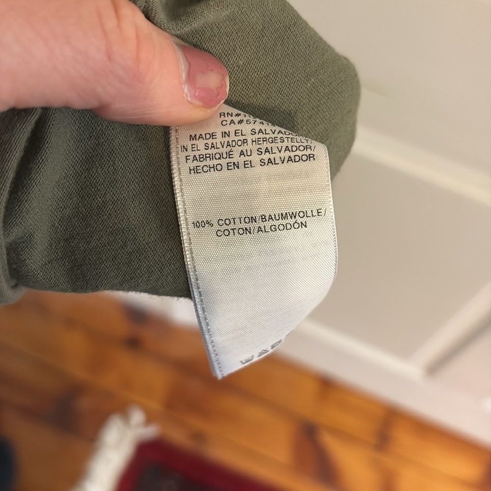 True Religion V-Neck shirt, size medium - Picture 4 of 5